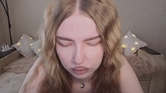 Snapshot of ViolettaLopez chatting on 04/27/26, 12:47 ViolettaLopez online show from 04/27/26, 12:47