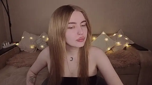Snapshot of ViolettaLopez chatting on 04/30/26, 01:50 ViolettaLopez online show from 04/30/26, 01:50