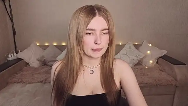 Snapshot of ViolettaLopez chatting on 06/16/26, 03:03 ViolettaLopez online show from 06/16/26, 03:03