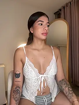 Veronica ar online show from 04/25/26, 03:09