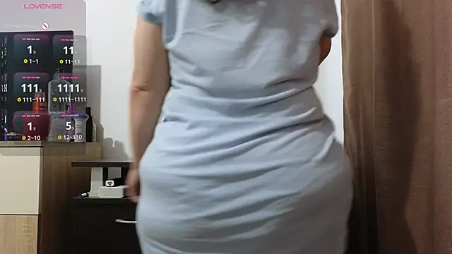Snapshot of BBW_MILF_4U chatting on 08/04/26, 09:45 BBW MILF 4U online show from 08/04/26, 09:45