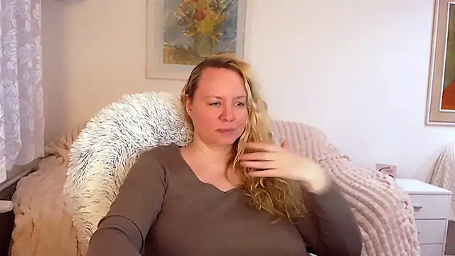 Sarah4you online show from 02/15/25, 04:23