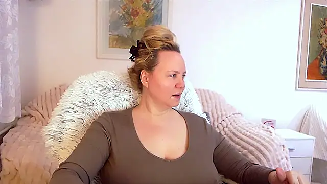 Sarah4you online show from 02/15/25, 09:48