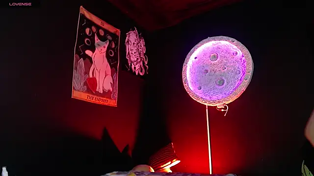 girl intense444 online show from 04/30/26, 01:39