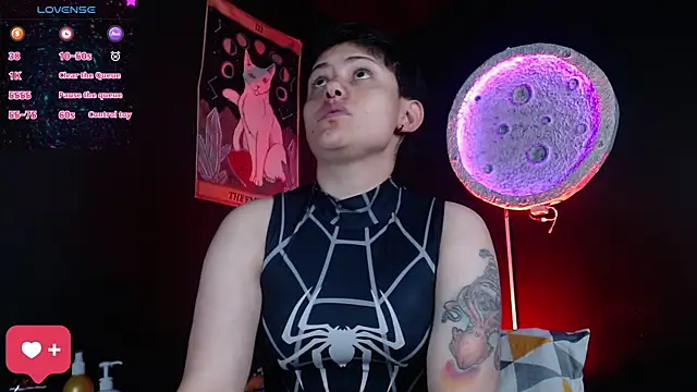 girl intense444 online show from 05/13/26, 12:57