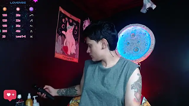 girl intense444 online show from 06/18/26, 01:48