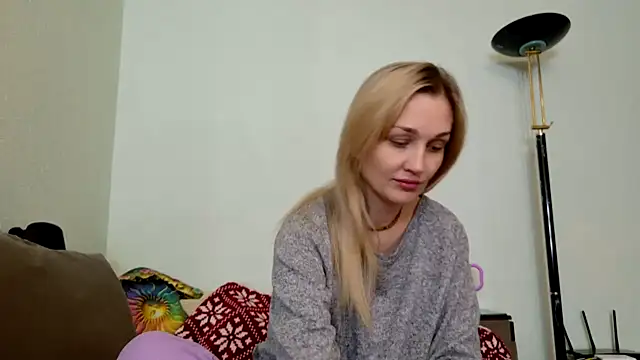 ModelEva online show from 12/02/25, 10:20