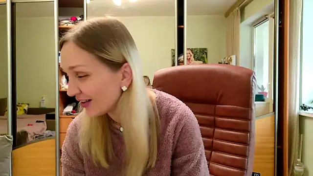 Snapshot of ModelEva chatting on 04/19/26, 10:14 ModelEva online show from 04/19/26, 10:14