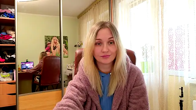 Snapshot of ModelEva chatting on 04/30/26, 01:39 ModelEva online show from 04/30/26, 01:39