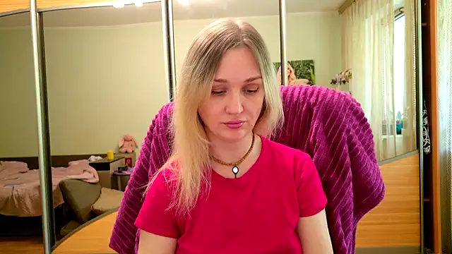 Snapshot of ModelEva chatting on 05/09/26, 10:42 ModelEva online show from 05/09/26, 10:42