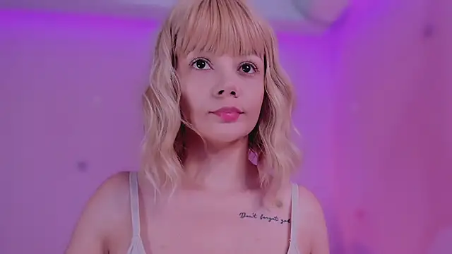 bella adams  online show from 02/13/25, 07:52