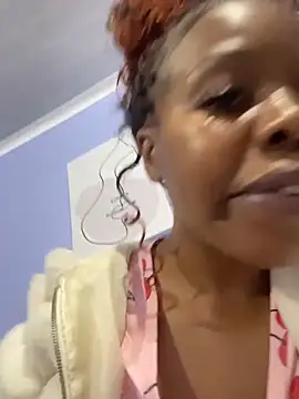 Snapshot of cherryontopy chatting on 11/05/25, 09:59 cherryontopy online show from 11/05/25, 09:59