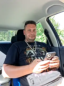 Snapshot of nemes2 chatting on 09/21/25, 12:51 nemes2 online show from 09/21/25, 12:51