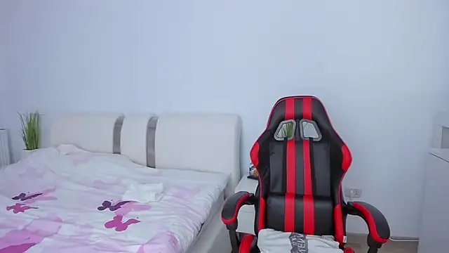 Snapshot of itsmekarina chatting on 12/18/25, 04:57 itsmekarina online show from 12/18/25, 04:57