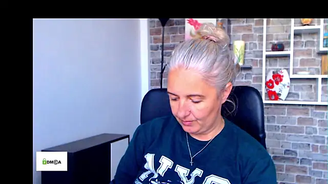 Snapshot of angel_devil_milf chatting on 10/20/25, 01:00 angel devil milf online show from 10/20/25, 01:00