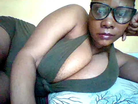 Snapshot of Africangal chatting on 06/01/26, 06:37 Africangal online show from 06/01/26, 06:37