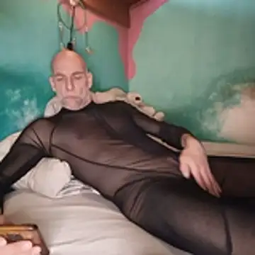 Snapshot of porno-freak chatting on 04/15/26, 10:21 porno-freak online show from 04/15/26, 10:21