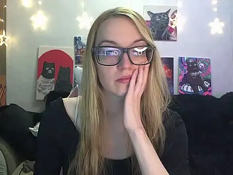 SecretSophia online show from 12/04/25, 01:53