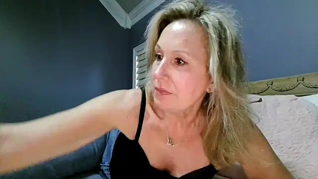 Lisaisluscious online show from 04/29/26, 08:15