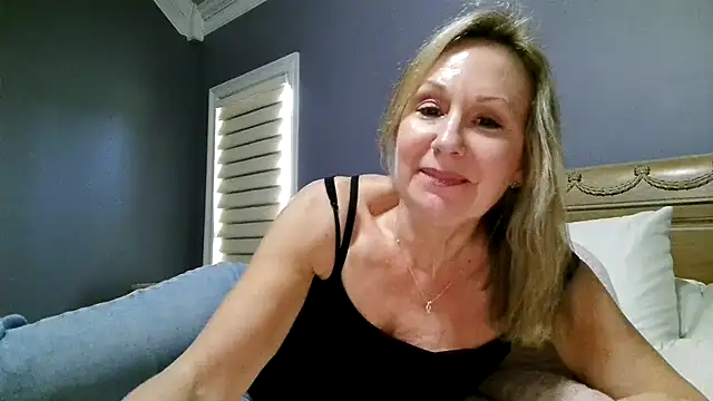 Snapshot of Lisaisluscious chatting on 07/11/26, 03:59 Lisaisluscious online show from 07/11/26, 03:59