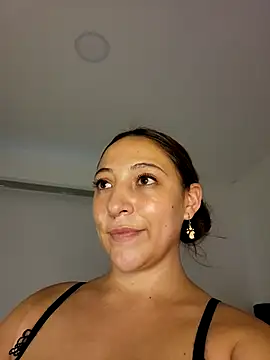 VickyHoult online show from 03/21/25, 10:50