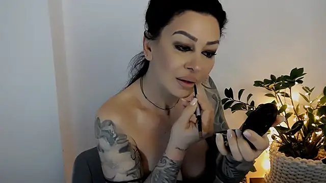 Snapshot of Xentthia chatting on 04/27/26, 02:37 Xentthia online show from 04/27/26, 02:37