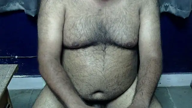 Snapshot of hairysubcub_70 chatting on 06/06/26, 04:23 hairysubcub 70 online show from 06/06/26, 04:23