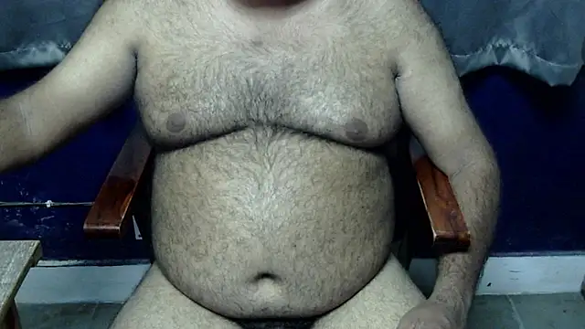 Snapshot of hairysubcub_70 chatting on 06/08/26, 08:15 hairysubcub 70 online show from 06/08/26, 08:15
