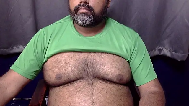 Snapshot of hairysubcub_70 chatting on 06/09/26, 05:52 hairysubcub 70 online show from 06/09/26, 05:52