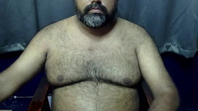 Snapshot of hairysubcub_70 chatting on 06/12/26, 07:18 hairysubcub 70 online show from 06/12/26, 07:18