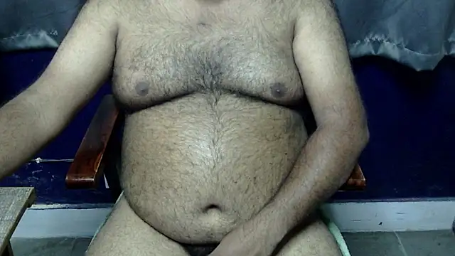 Snapshot of hairysubcub_70 chatting on 06/13/26, 04:32 hairysubcub 70 online show from 06/13/26, 04:32