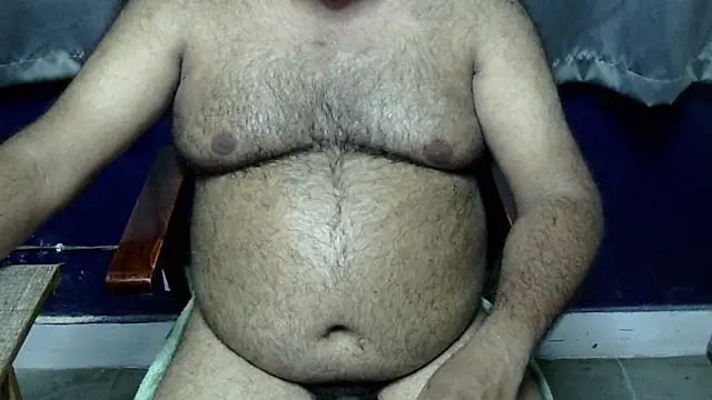 Snapshot of hairysubcub_70 chatting on 06/13/26, 04:38 hairysubcub 70 online show from 06/13/26, 04:38