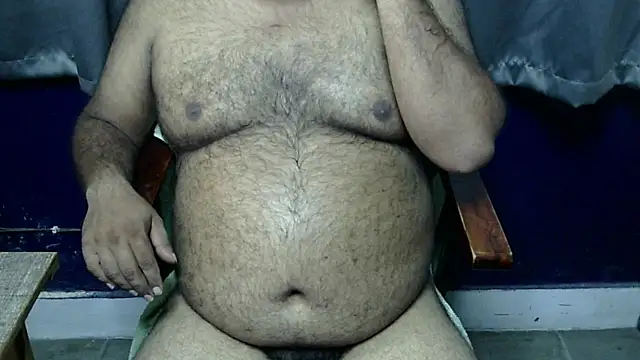 Snapshot of hairysubcub_70 chatting on 06/18/26, 04:57 hairysubcub 70 online show from 06/18/26, 04:57