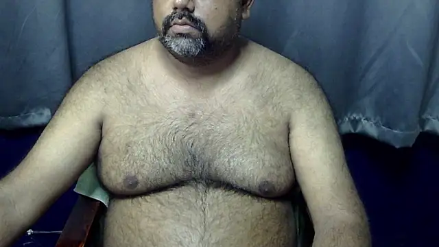 Snapshot of hairysubcub_70 chatting on 06/25/26, 04:23 hairysubcub 70 online show from 06/25/26, 04:23
