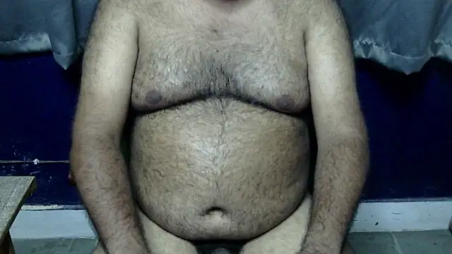 Snapshot of hairysubcub_70 chatting on 06/25/26, 05:17 hairysubcub 70 online show from 06/25/26, 05:17