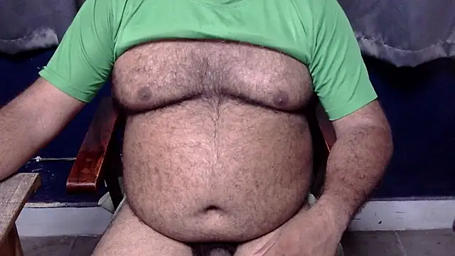 Snapshot of hairysubcub_70 chatting on 07/13/26, 04:04 hairysubcub 70 online show from 07/13/26, 04:04