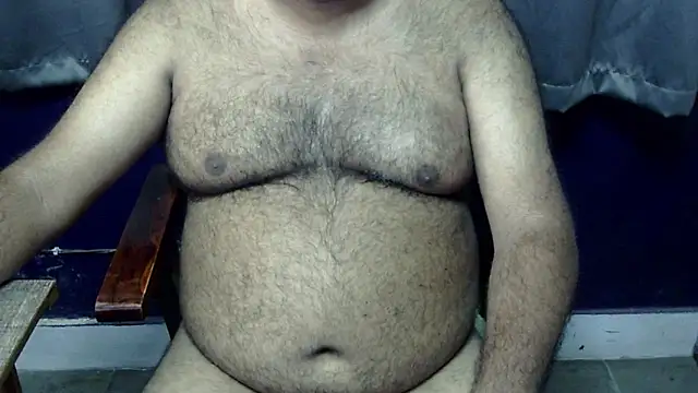 Snapshot of hairysubcub_70 chatting on 07/17/26, 04:30 hairysubcub 70 online show from 07/17/26, 04:30