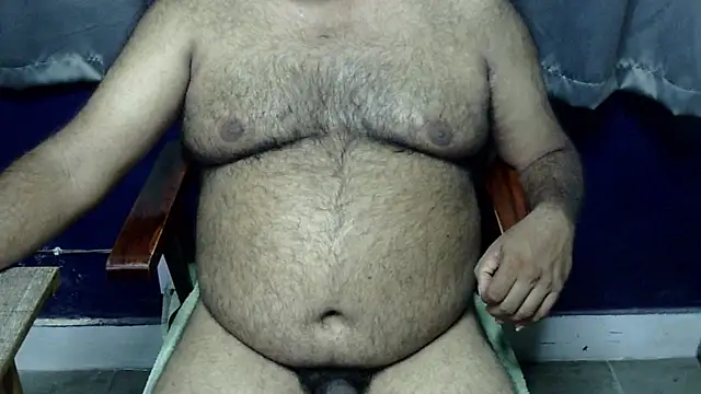 Snapshot of hairysubcub_70 chatting on 07/17/26, 04:34 hairysubcub 70 online show from 07/17/26, 04:34