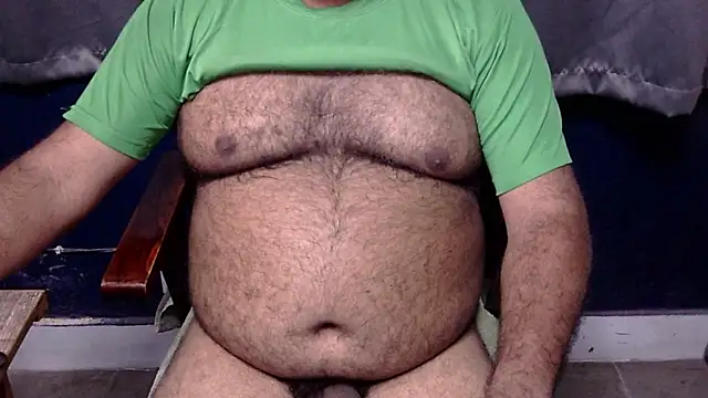 Snapshot of hairysubcub_70 chatting on 07/18/26, 05:33 hairysubcub 70 online show from 07/18/26, 05:33