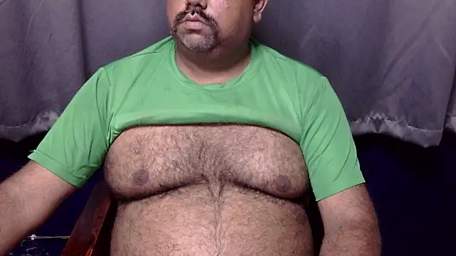 Snapshot of hairysubcub_70 chatting on 07/25/26, 06:44 hairysubcub 70 online show from 07/25/26, 06:44