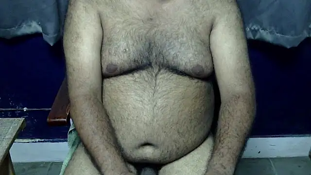 Snapshot of hairysubcub_70 chatting on 07/26/26, 05:31 hairysubcub 70 online show from 07/26/26, 05:31