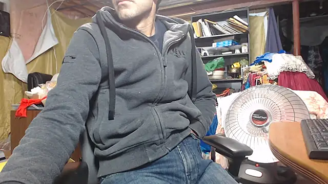 Snapshot of Gsmile1 chatting on 12/15/24, 10:15 Gsmile1 online show from 12/15/24, 10:15