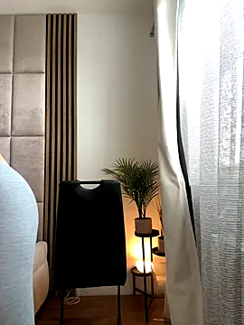 Snapshot of OIivia chatting on 12/16/25, 09:36 OIivia online show from 12/16/25, 09:36