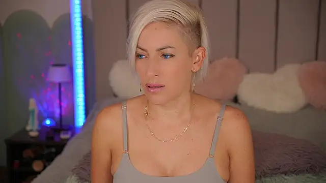 VickySecret96 online show from 09/27/25, 04:34