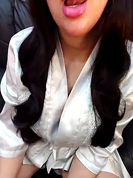 Snapshot of Queen_sousou chatting on 02/16/25, 10:32 Queen sousou online show from 02/16/25, 10:32