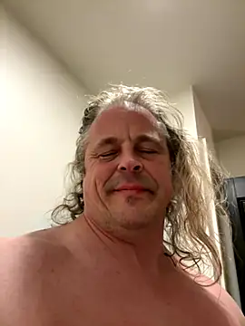 Snapshot of zeus337 chatting on 11/18/25, 02:17 zeus337 online show from 11/18/25, 02:17