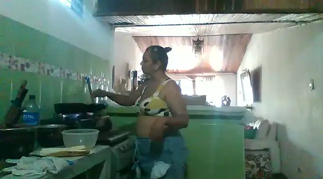 Snapshot of HallyGirlHot chatting on 12/06/24, 04:49 HallyGirlHot online show from 12/06/24, 04:49