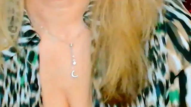 Snapshot of Tyana40 chatting on 02/28/25, 05:37 Tyana40 online show from 02/28/25, 05:37