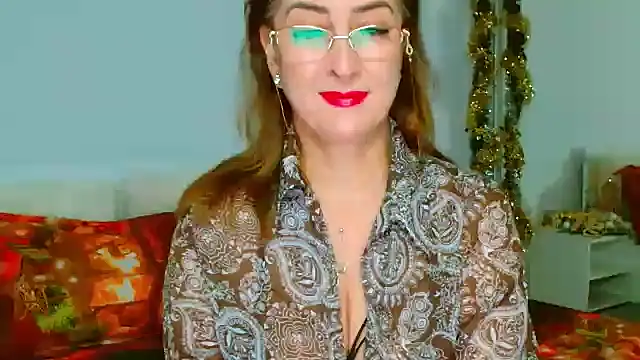 Snapshot of Tyana40 chatting on 12/20/25, 02:18 Tyana40 online show from 12/20/25, 02:18