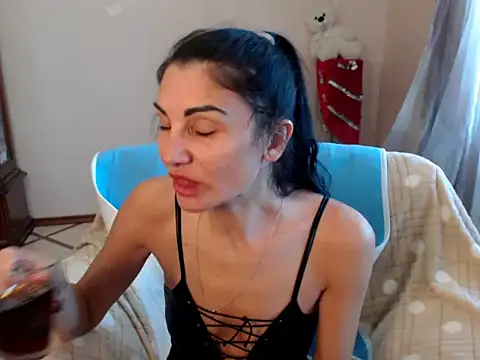 Snapshot of Karina8571 chatting on 11/25/25, 09:42 Karina8571 online show from 11/25/25, 09:42